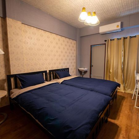 Hotel Bt Fifty à Bangkok Extérieur photo